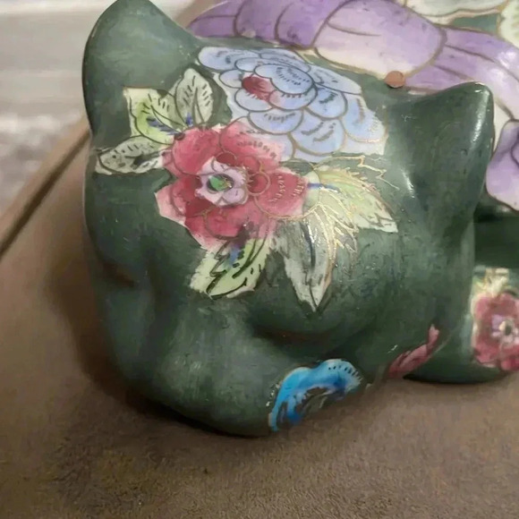 Chinese satsuma sleeping cat figure enamel floral porcelain - Picture 2 of 7